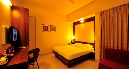 Hotel The Moneta (Near FC College) Room Type - Super Deluxe