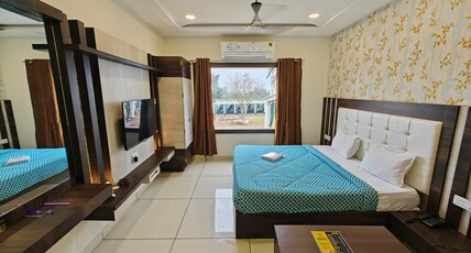 Hotel Dixit Palace Room Type - Super Deluxe With Sofa