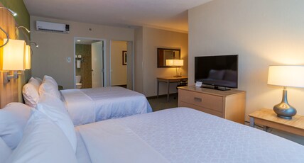 Holiday Inn Express Hotel & Suites Cuernavaca Room Type - Governor Suite 1 King 2 Double 2 Bdrm