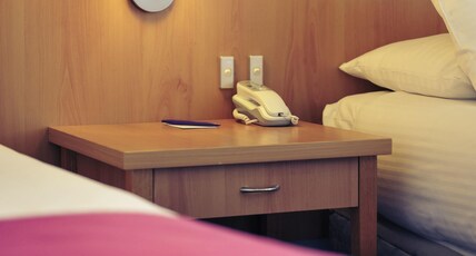Mercure North Melbourne Room Type - Standard Room 1 Queen and 1 Single Bed
