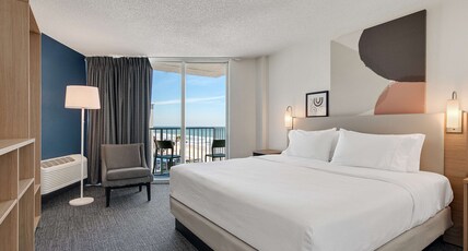 Spark by Hilton Ormond Beach Oceanfront Room Type - 1 KING SUITE