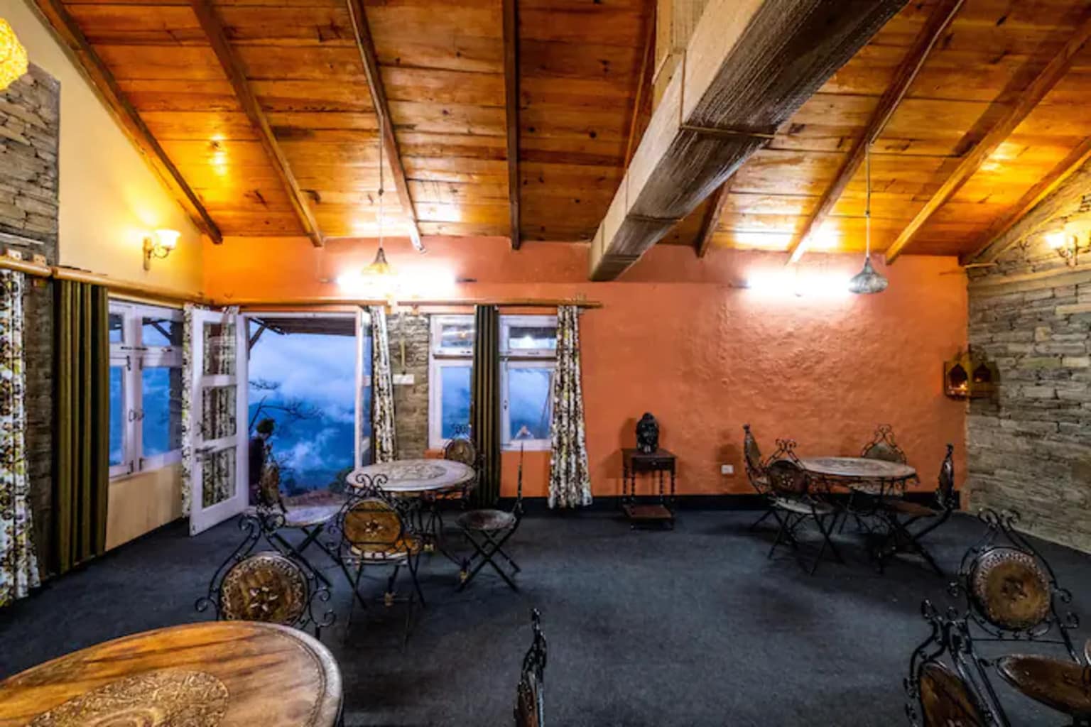 Himalayan Paradise| Boutique room w Binsar view - Tap to explore photos