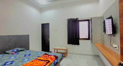 Hotel Vishwjeet In Room Type - Deluxe Room with King Bed