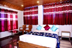 Roy's Castle Homestay | Rooms & Caretaker