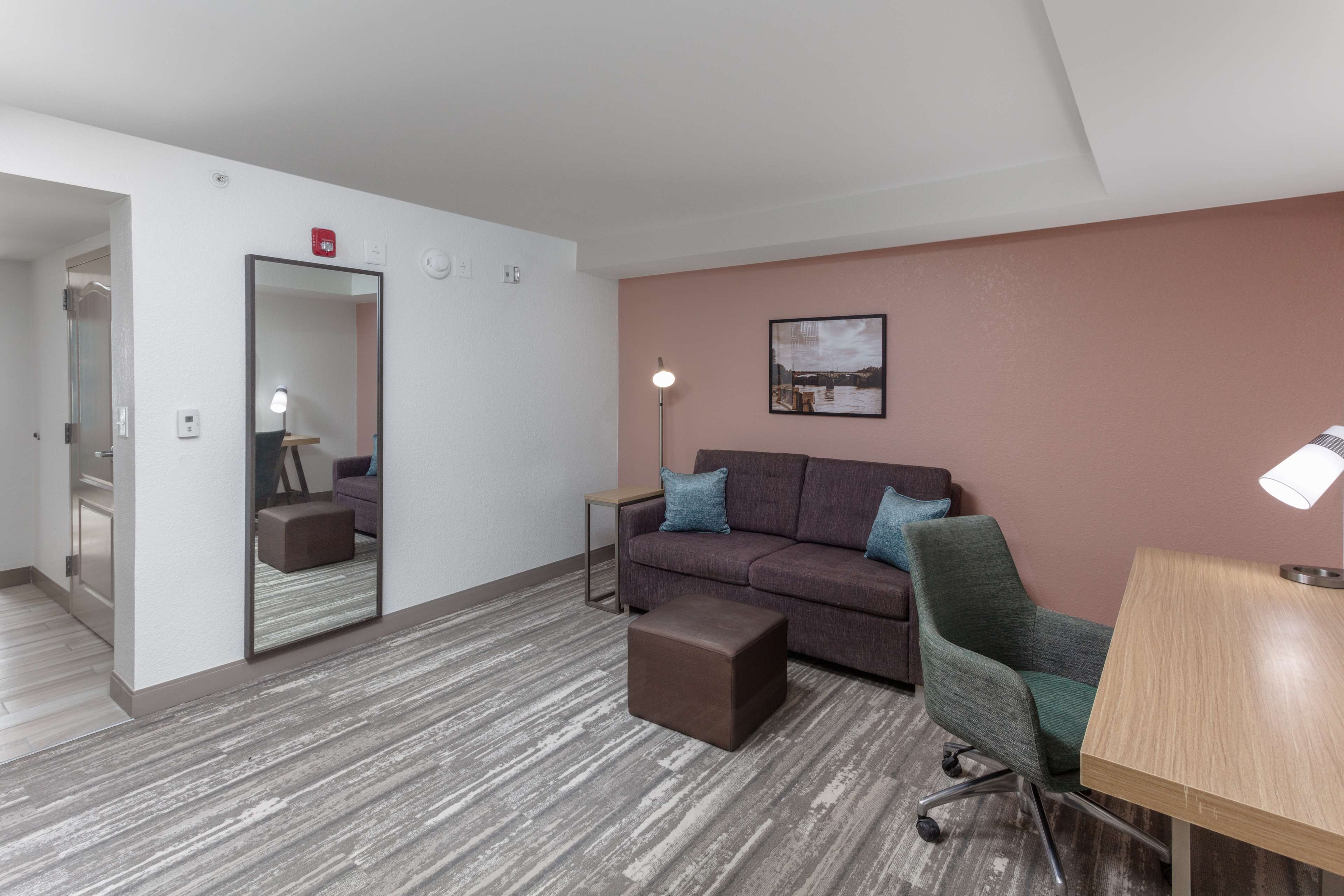 Hilton Garden Inn Columbus - Tap to explore photos