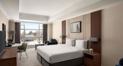 Anwar Al Madinah Movenpick Hotel Room Type - Deluxe King Haram View