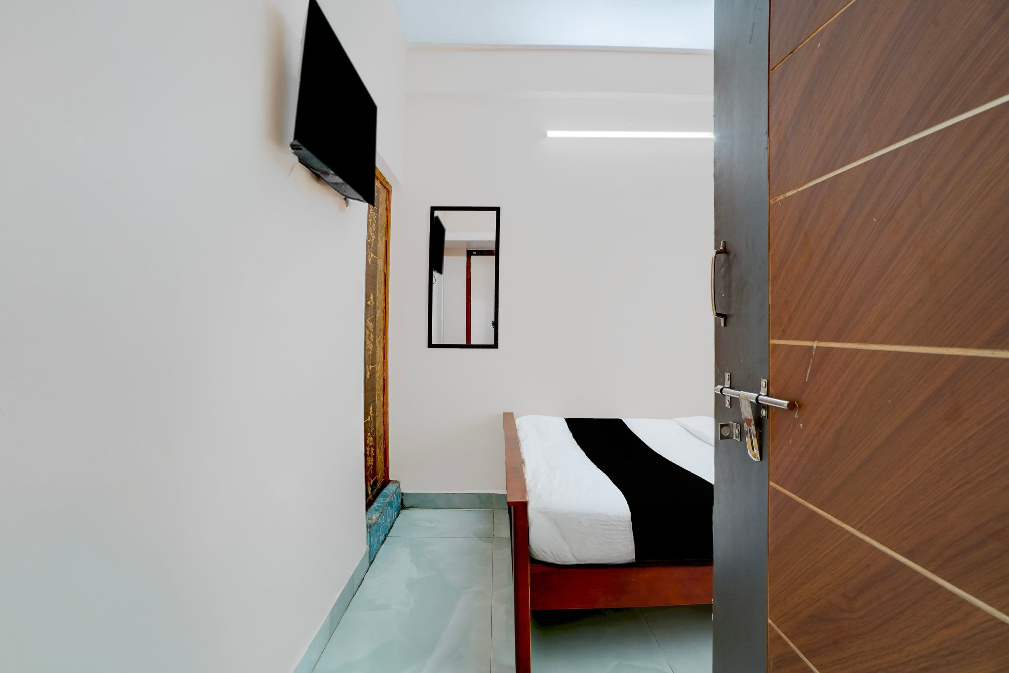 Hotel O Red Hill Chennai - Tap to explore photos
