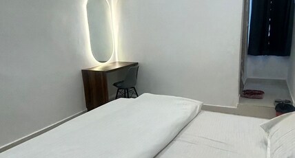 Vistara Hotel Room Type - Deluxe AC Rooms