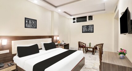Super Townhouse Kankarbagh Formerly Kunwar Alcajars Room Type - Deluxe