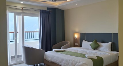 Hotel Avanya Crestview Room Type - King room with mountain view balcony