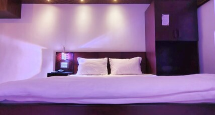 Hotel Hindustan Inn Room Type - Super Deluxe AC - With Buffet Breakfast