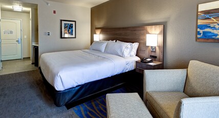 Holiday Inn Express & Suites Manhattan, an Ihg Hotel Room Type - 1 King Standard Communications Accessible