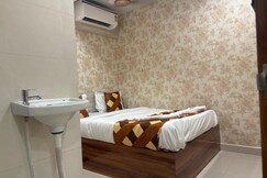 KOHINOOR GUEST HOUSE & DORMITARY