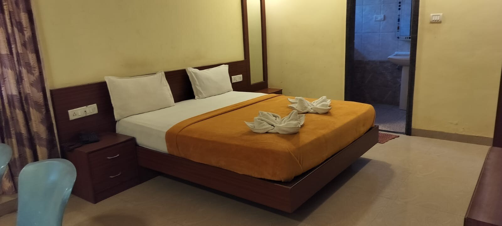 Deep Residency in calangute - Tap to explore photos