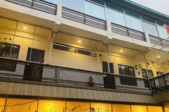 Hotel Hitam Rishikesh 2Min Walk to Parmarth Niketan