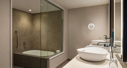 DoubleTree by Hilton Osaka Castle Room Type - KING DELUXE SUITE CASTLEV