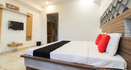Hotel Geeta Garden Room Type - Suite Room with Complimentary Swimming Pool Hotel Geeta Garden Room Type - Suite Room with Complimentary Swimming Pool