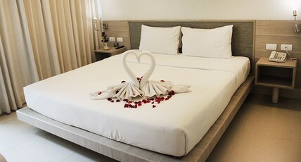 SUNSHINE HOTEL AND RESIDENCES Room Type - Deluxe Room SUNSHINE HOTEL AND RESIDENCES Room Type - Deluxe Room
