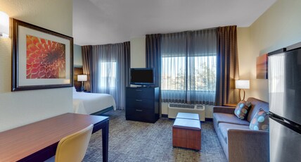 Staybridge Suites SAN ANGELO, an IHG hotel Room Type - 1 King Studio Ste Comm Access Roll Shwr