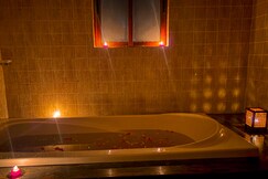 Aqua Escape - Rooftop Pool with BBQ & More