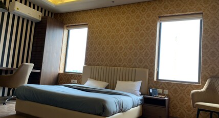 Central Stays Room Type - Suite Room With Sofa Sitting Central Stays Room Type - Suite Room With Sofa Sitting