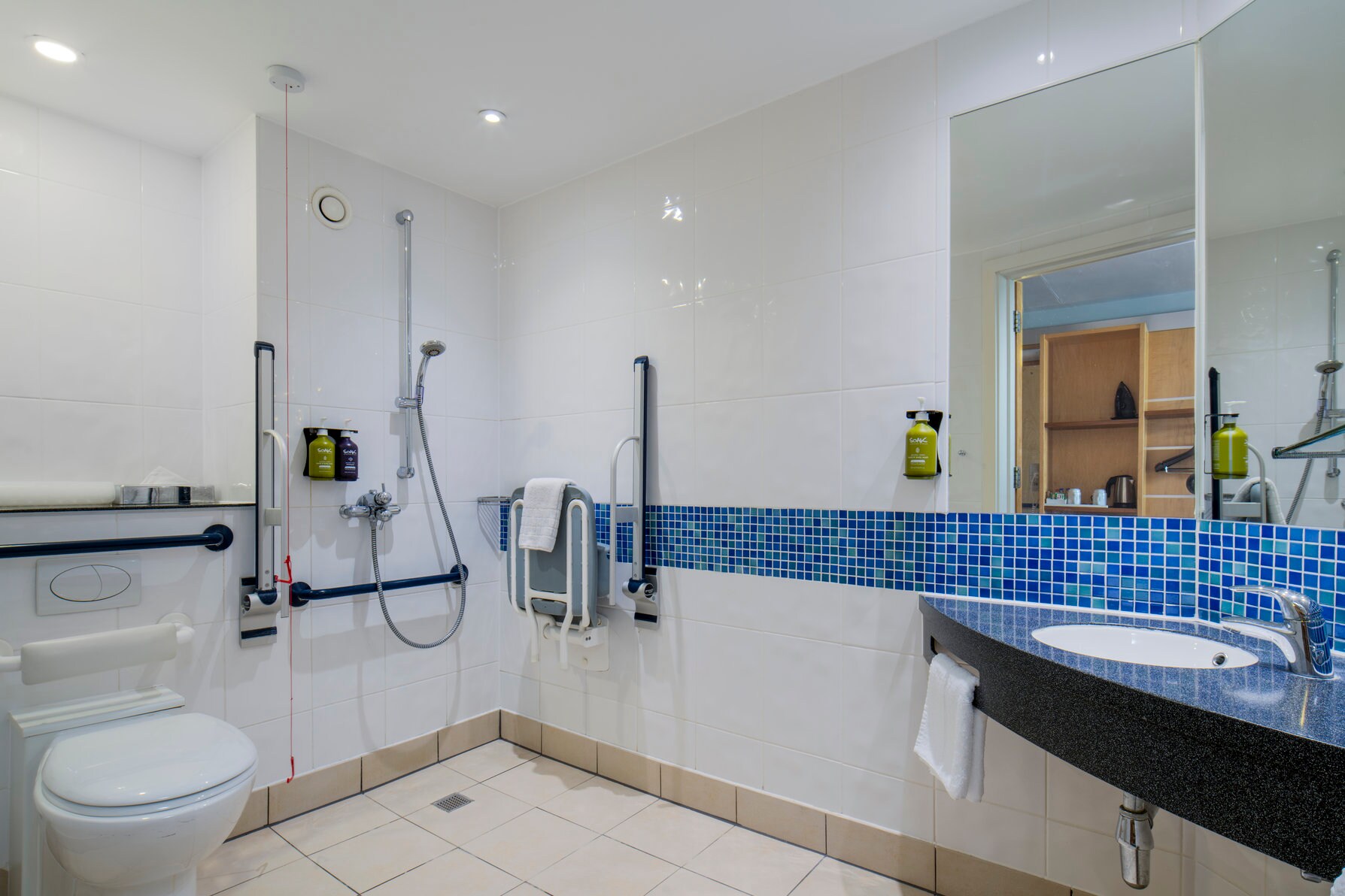 Holiday Inn Express London-Epsom Downs - Tap to explore photos