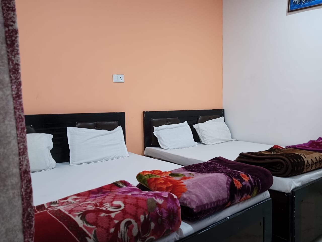 Hotel shiv manohar - Tap to explore photos