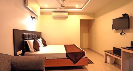 Hotel Vishal Room Type - Deluxe AC Double Bed Room