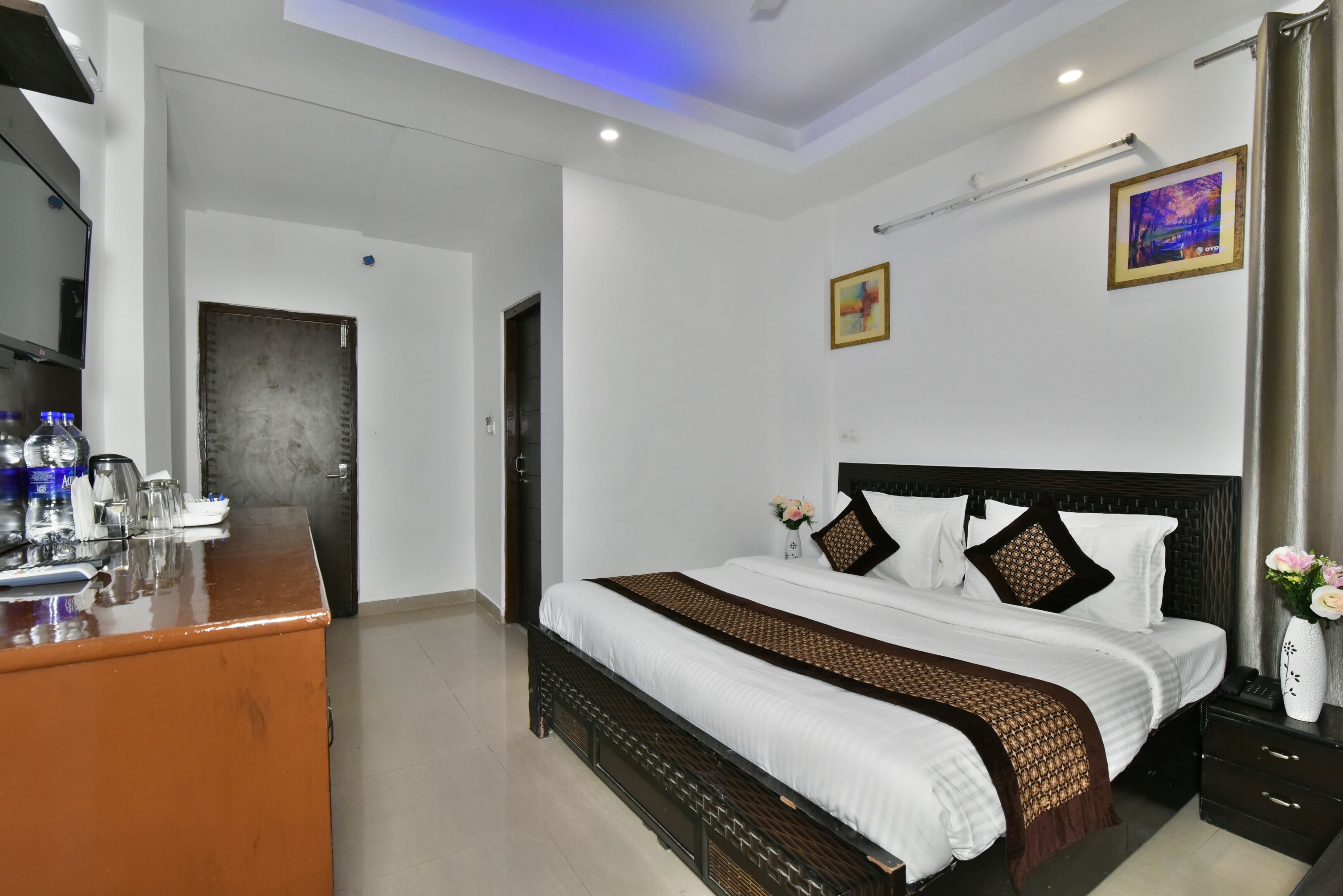 MNP Oak Valley Hotel Mcleodganj - Tap to explore photos