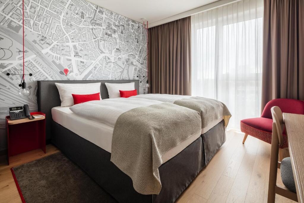 IntercityHotel Braunschweig - Tap to explore photos