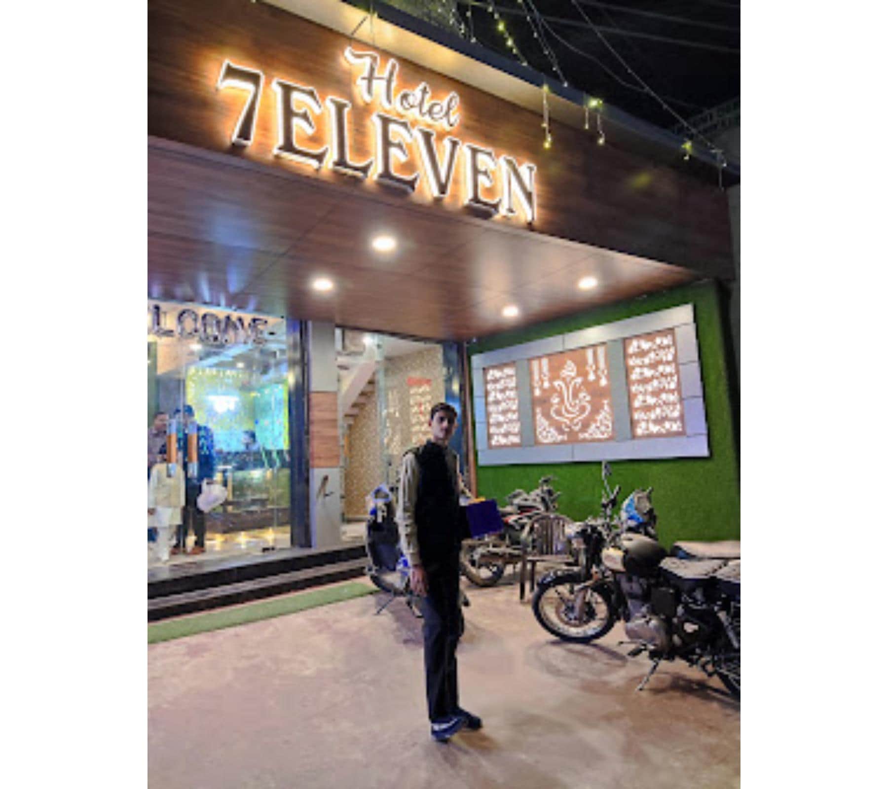 Hotel 7 eleven - Tap to explore photos