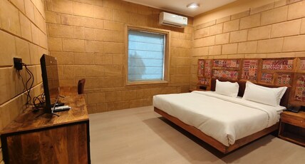 Hotel Grand Khalifa Room Type - Deluxe room
