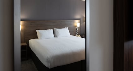Holiday Inn Liverpool City Centre Room Type - 1 King Bed Standard