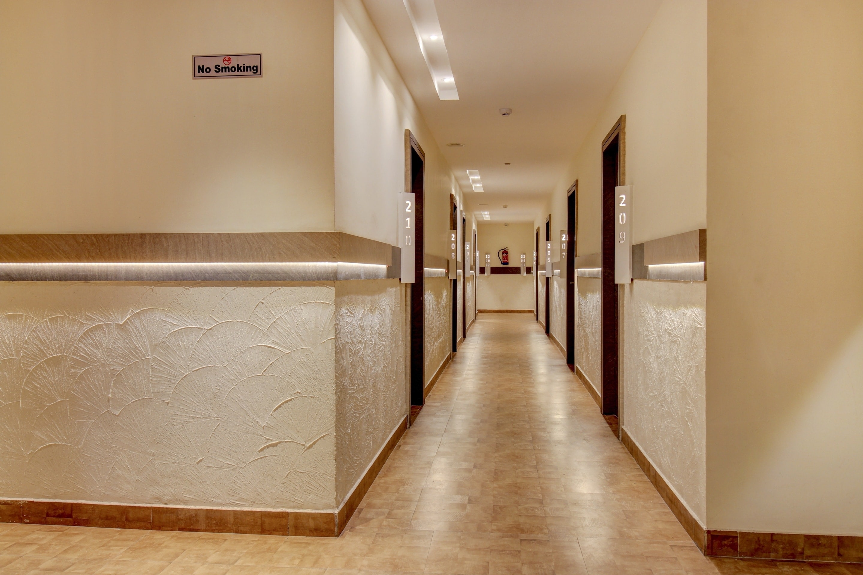 Townhouse Geetraj Near Shalimar Gateway - Tap to explore photos