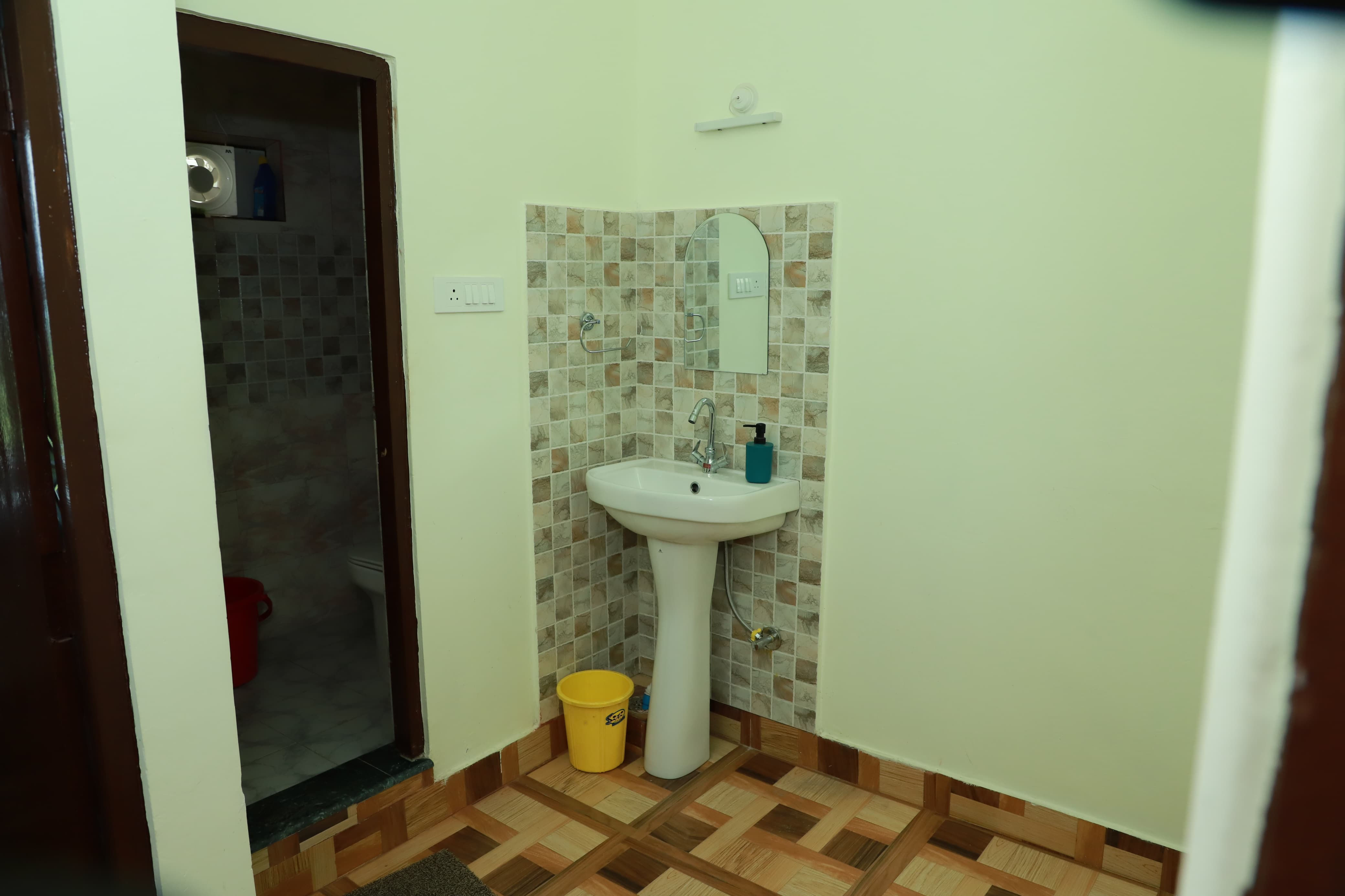 Himalya Darsan Home Stay Ranikhet - Tap to explore photos