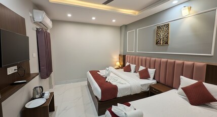 Hotel Shri Ji Palace @ Har Ki Pauri Road Room Type - Family Room