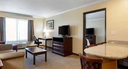 Best Western Plus Grapevine Inn Room Type - Suite-1 King Bed, Non-Smoking, One Queen Murphy Bed, Walk In Shower, Full Kitchen, Full Breakfast