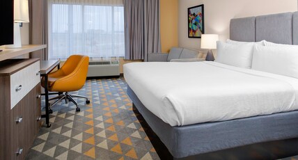 Holiday Inn Hotel & Suites LIMA Room Type - 1 King Bed Standard Mobil Accessible Tub