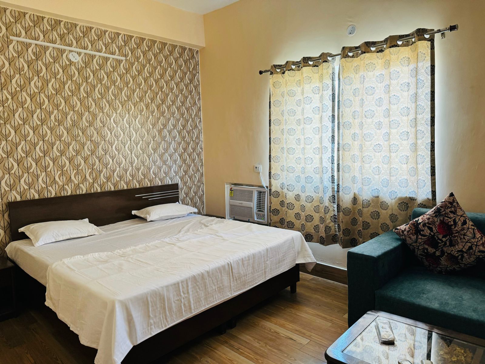 Aryan Castle Homestay @ 200MTRS ISBT - Tap to explore photos