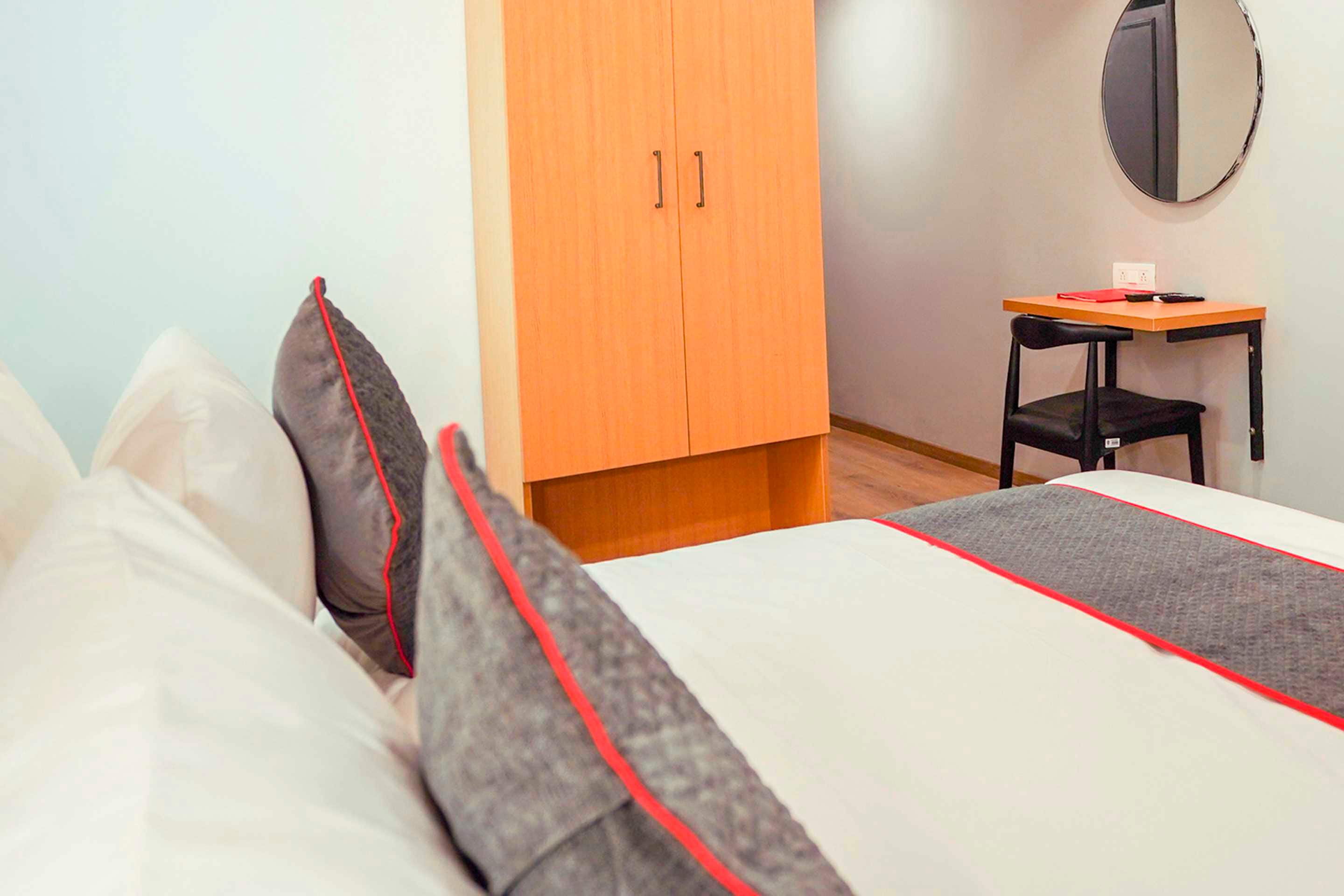 Townhouse Hotel Royal Adress Nearest Parthala Chowk - Tap to explore photos
