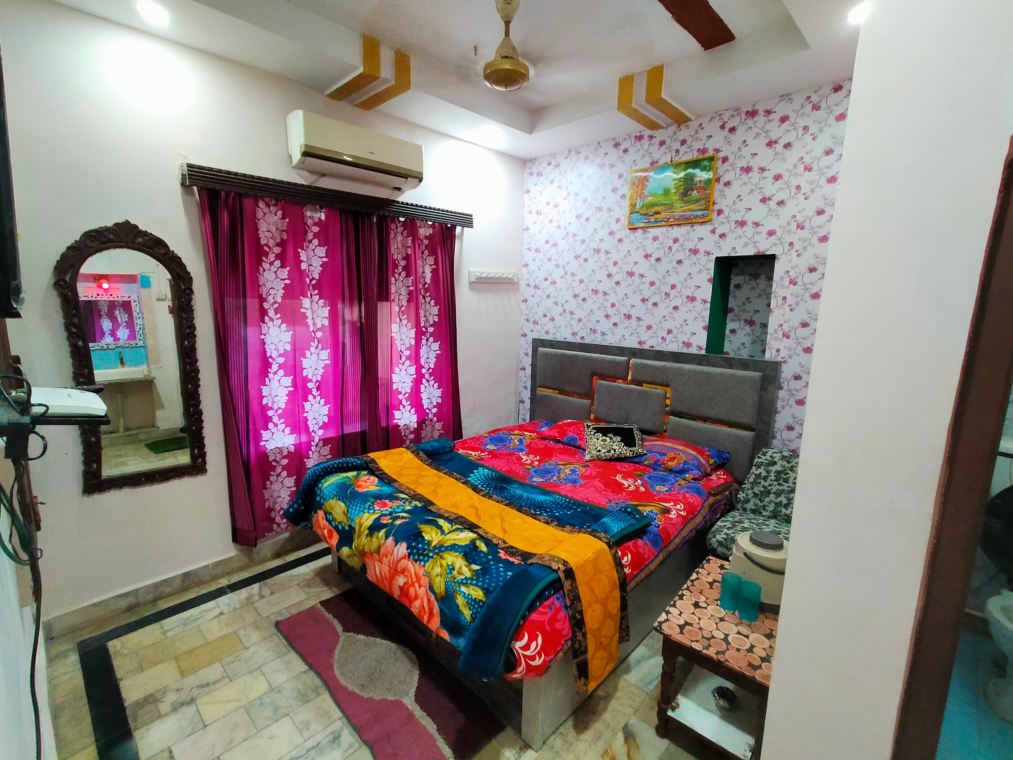 Hotel Jennet - Tap to explore photos