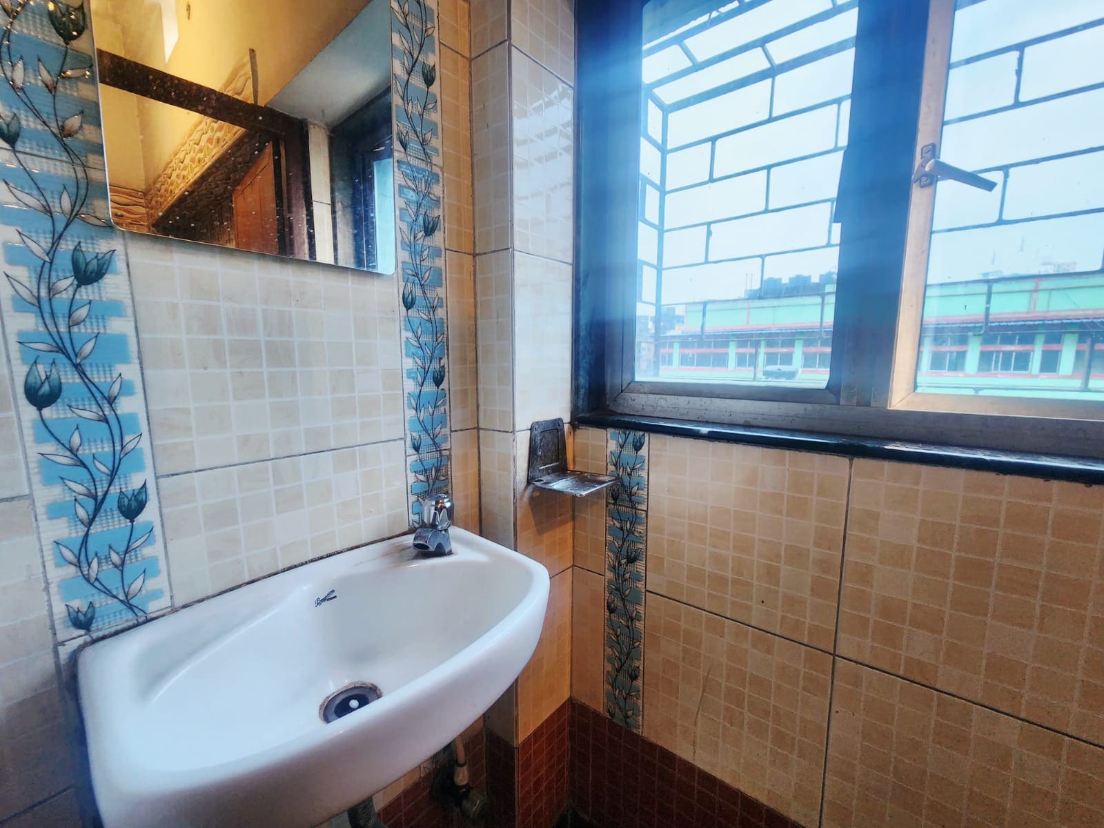 Hotel Sushil International 2 Minutes Walk from Sealdah Railway Station - Tap to explore photos