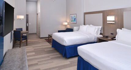 Holiday Inn Express & Suites HOUSTON E - PASADENA Room Type - 2 Queen Ste Comm Mobil Acc Roll In Shwr