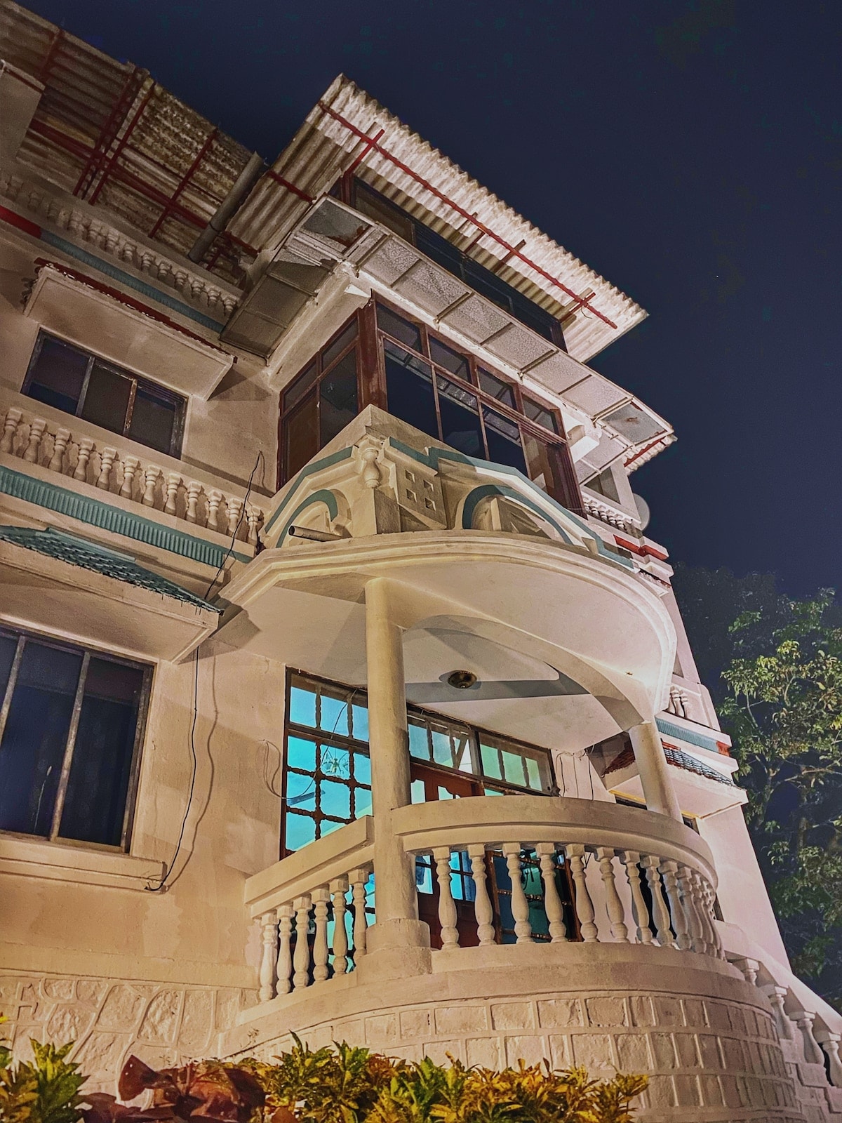 Hotel Kailash - Tap to explore photos