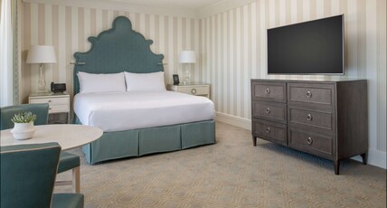 The Beverly Hilton Room Type - JUNIOR SUITE The Beverly Hilton Room Type - JUNIOR SUITE