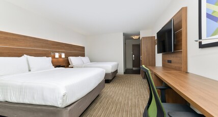 Holiday Inn Express & Suites - Ogallala Room Type - 2 Queen Standard Access Tub