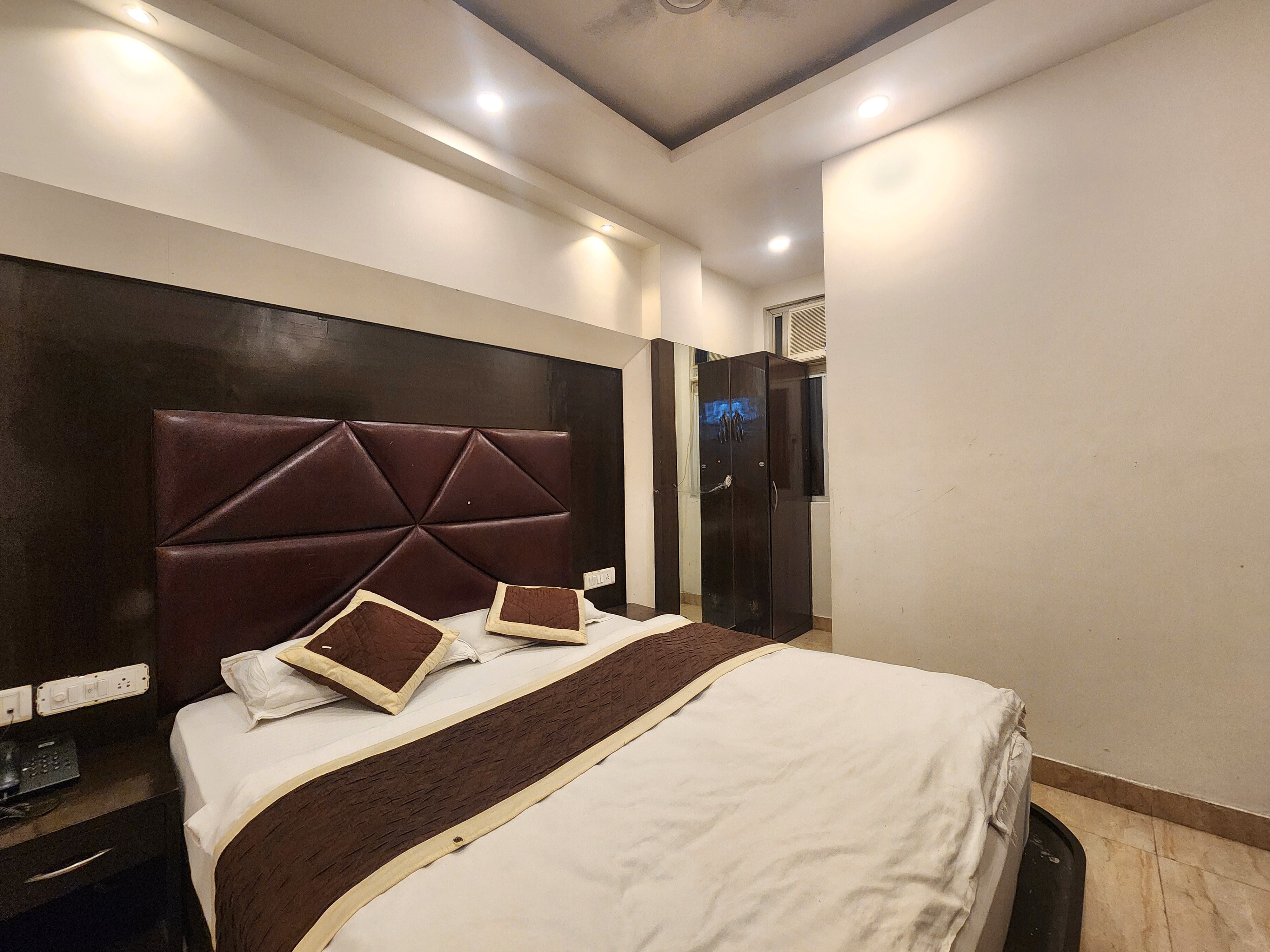 Oly Hotel Ruhaan Near New Delhi Railway St. - Tap to explore photos