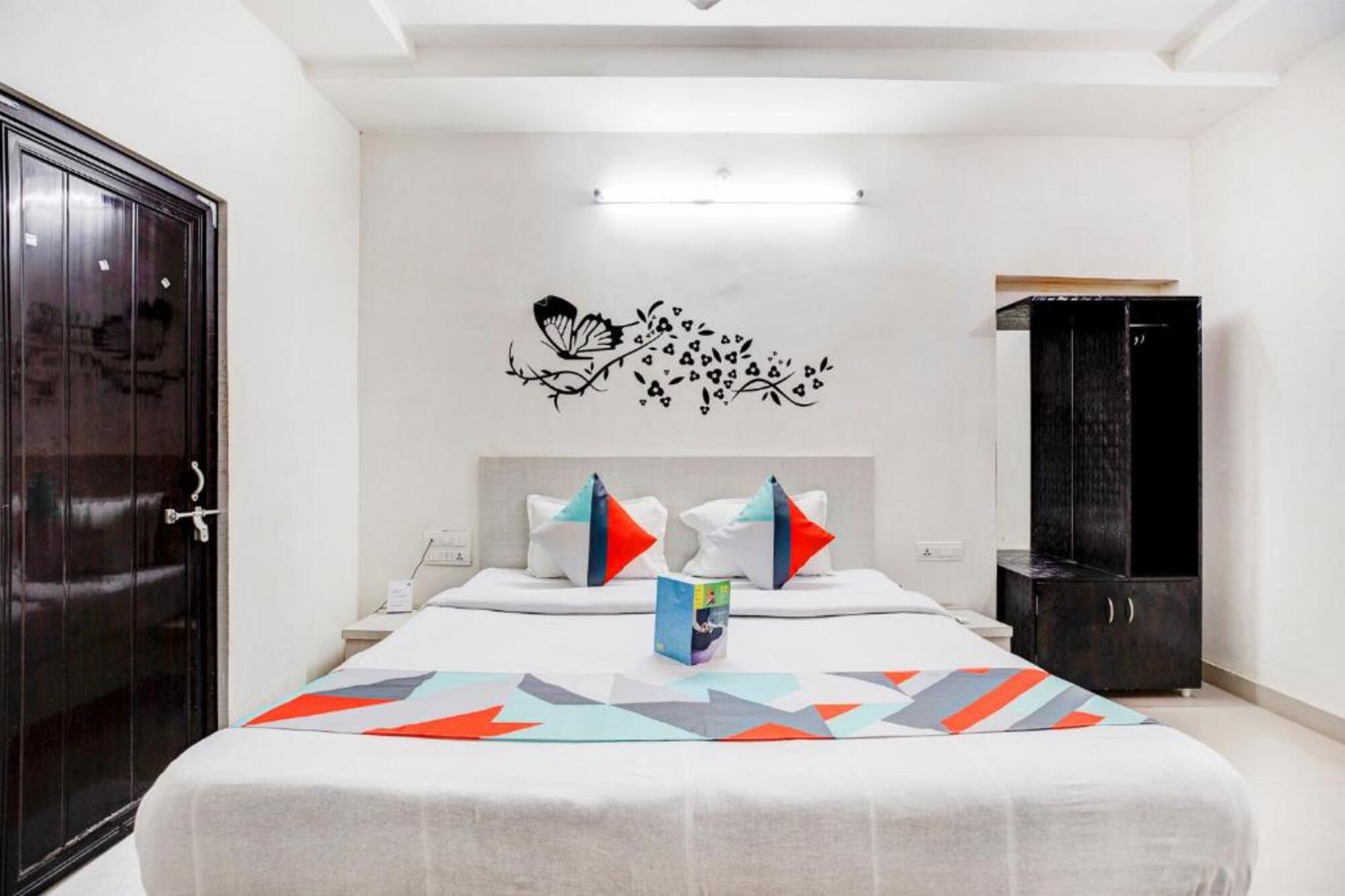 FabHotel Himanshi - Tap to explore photos