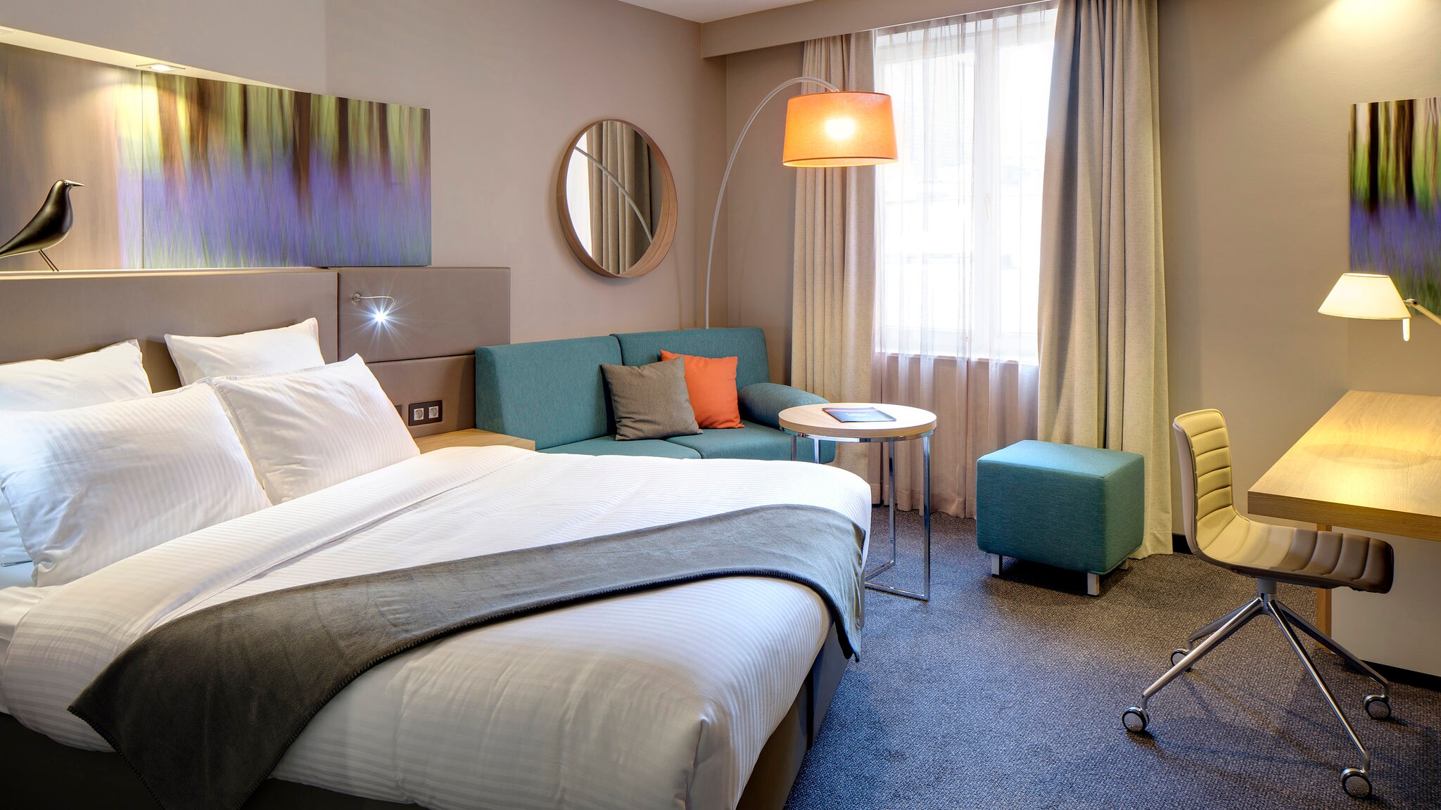 Crowne Plaza Bruges - Tap to explore photos