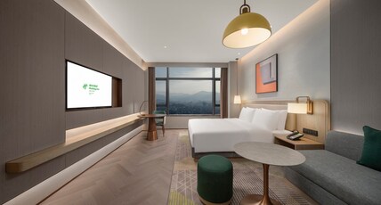 Holiday Inn FU Room Type - 1 King Standard Creek View Smoking